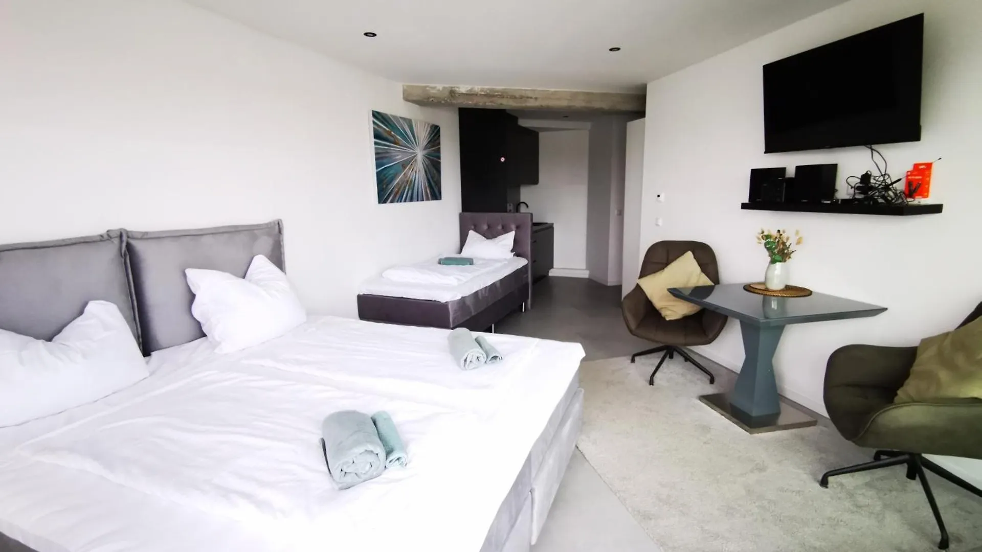 Hh 06 By Rockchair - Superhost Status - Modernes Apartment Mit Sonnigem Balkon & Premium Boxspringbetten In Winterhude - Hamburg Top Geheimtipp 0*,  Duitsland